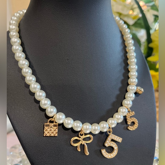 Jewelry - Pearl Necklace NWT